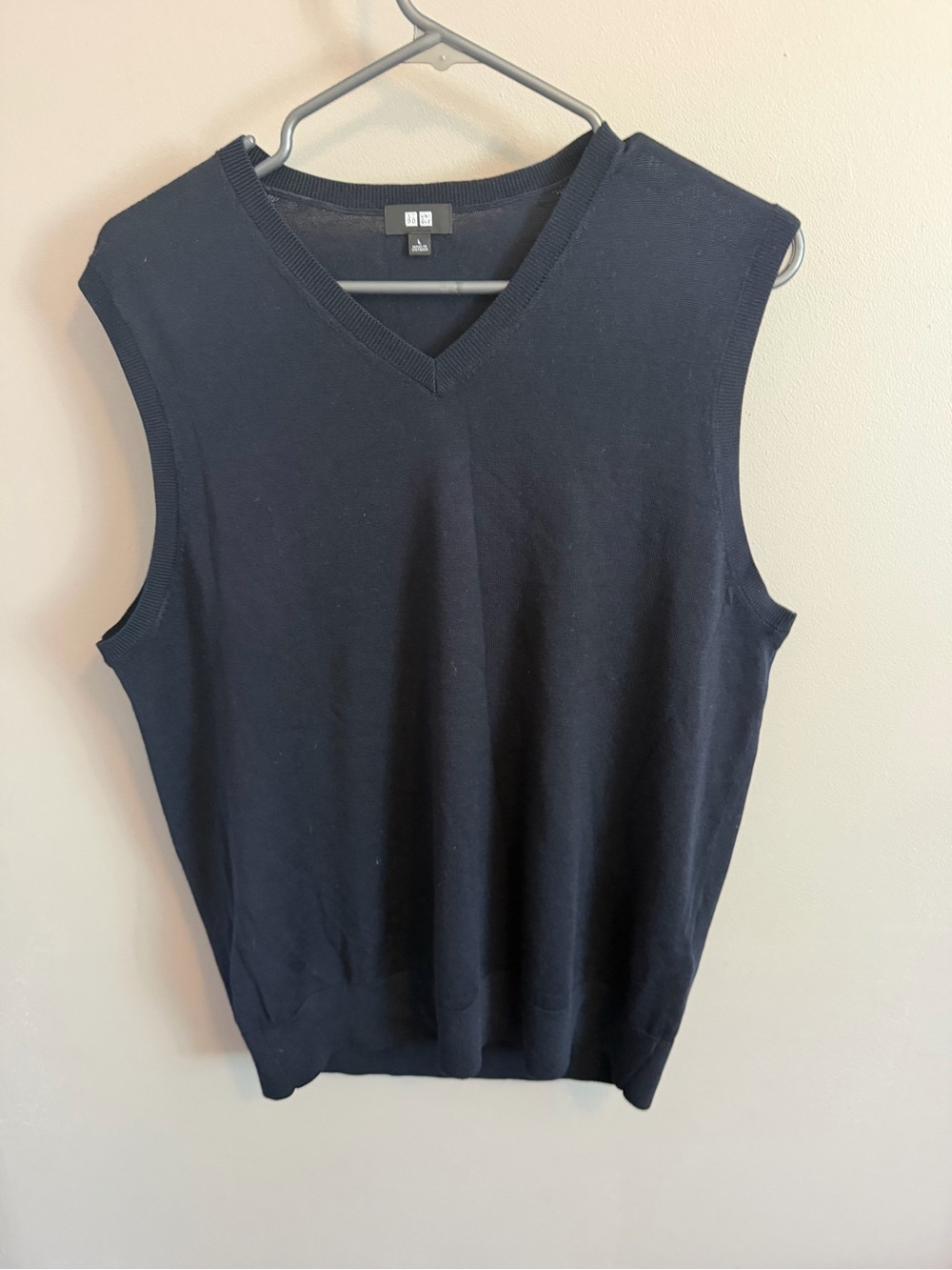 Uniqlo Dark Navy 100 Pure New Wool V Neck Sweater Vest L